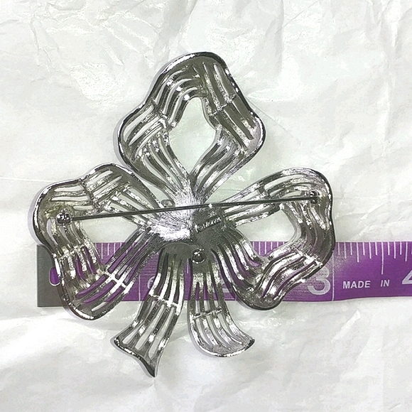 MONET OPENWORK BOW PIN BROOCH - SILVERTONE 3" HIGH - Picture 4 of 5